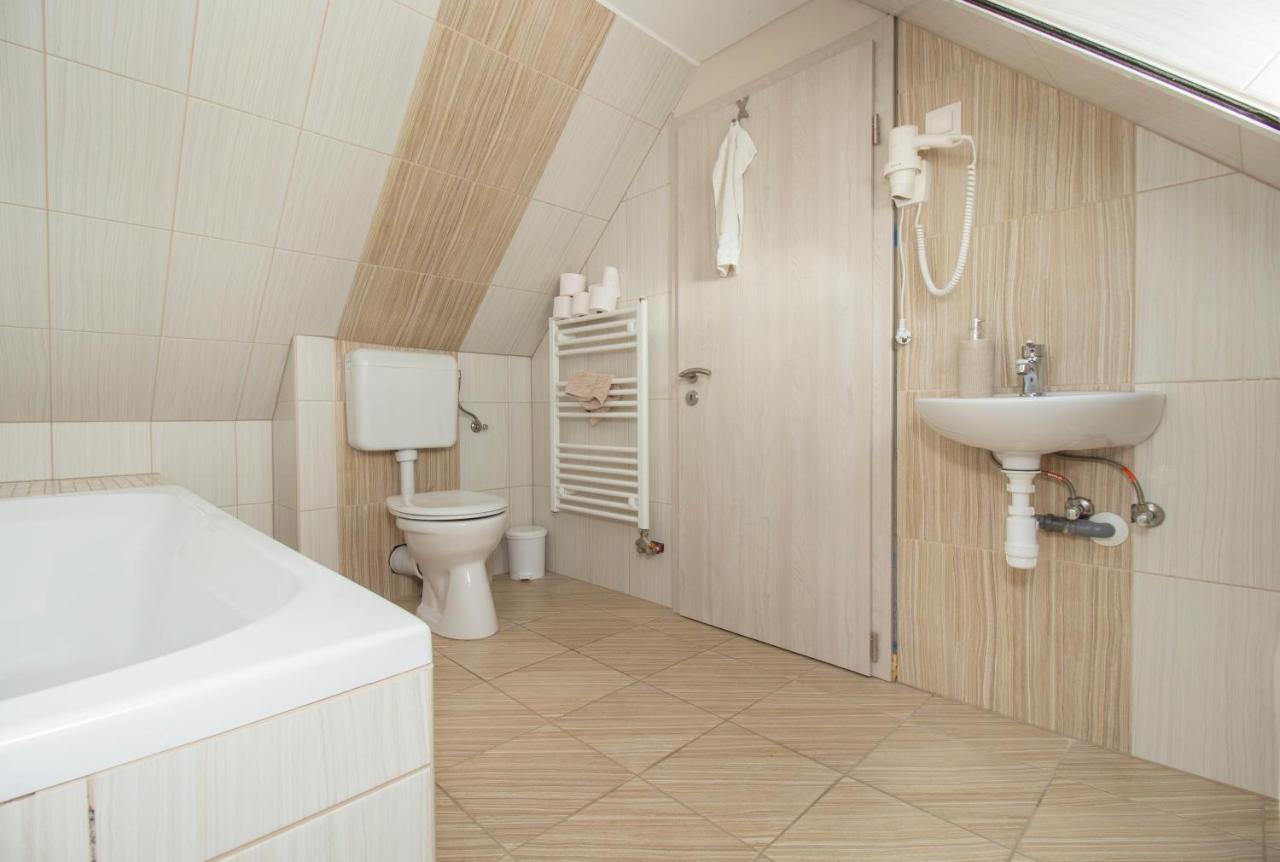 Ponty-Lak Panzio Guest House Davod Ngoại thất bức ảnh