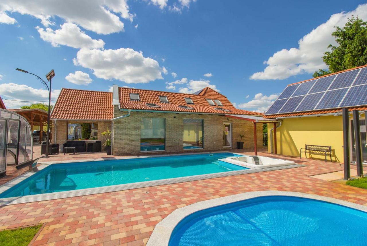 Ponty-Lak Panzio Guest House Davod Ngoại thất bức ảnh