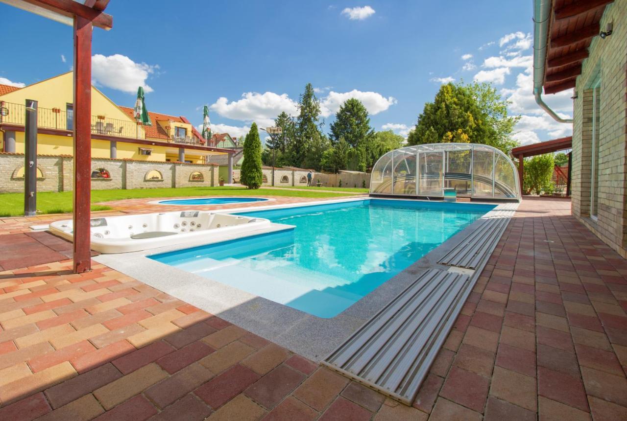 Ponty-Lak Panzio Guest House Davod Ngoại thất bức ảnh