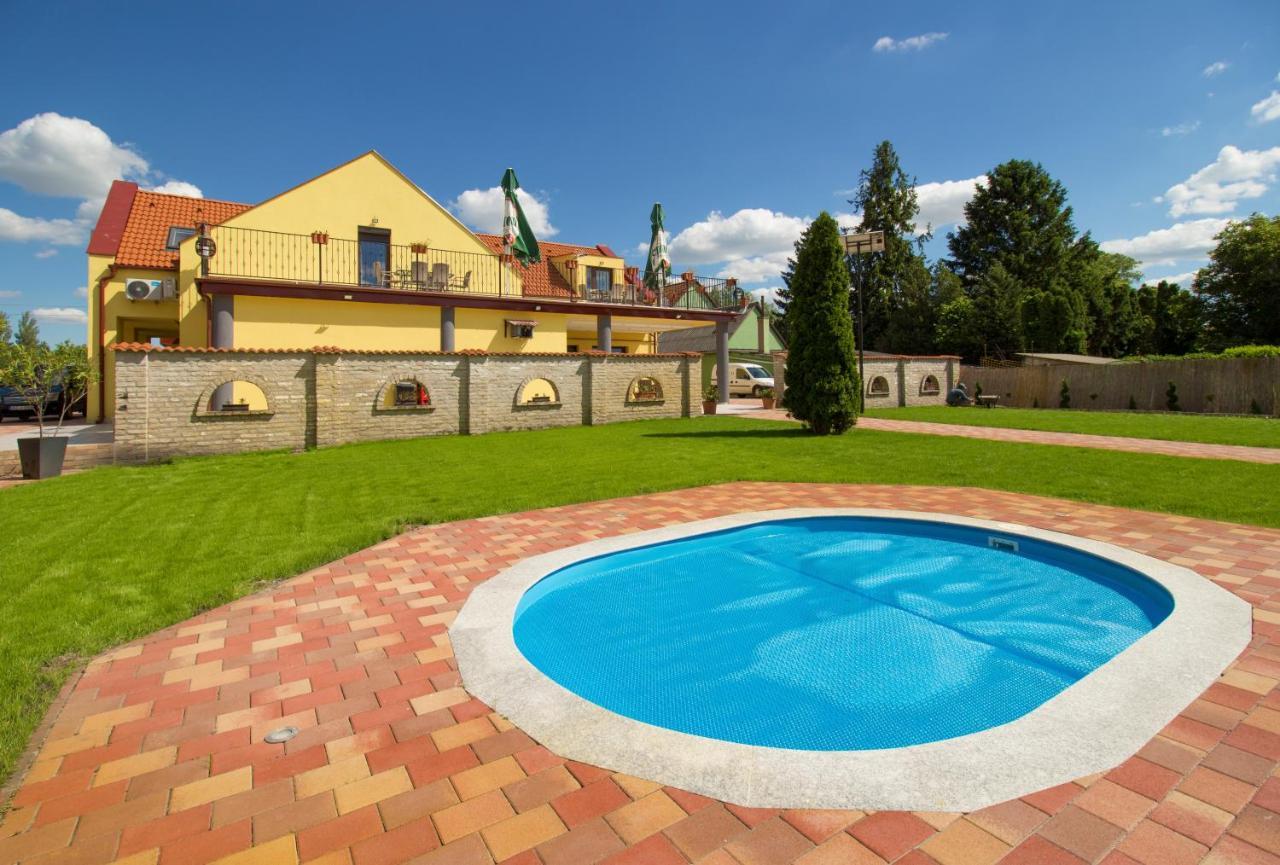 Ponty-Lak Panzio Guest House Davod Ngoại thất bức ảnh